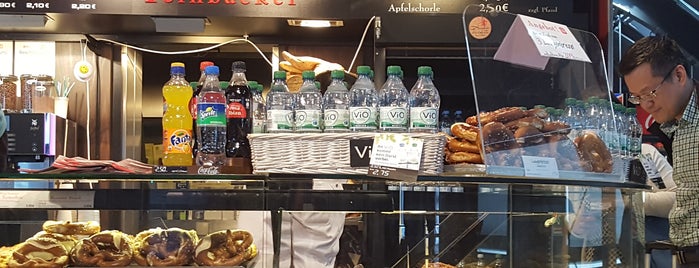 Wiener Feinbäckerei Heberer is one of Food @ Frankfurt Airport.