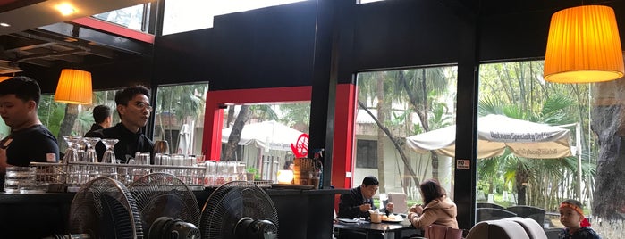 Helio Cafe Bảo tàng dân tộc học 01 Nguyễn Văn Huyên is one of Cafe Hà Nội 1.