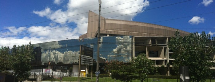 Teatro Nacional - Casa De La Cultura Ecuatoriana is one of Locais curtidos por Francisco.