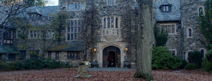 The Castle At Skylands Manor is one of BECKY 님이 좋아한 장소.