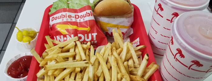 In-N-Out Burger is one of Locais curtidos por Stephraaa.
