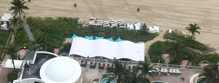 Trump International Beach Resort is one of สถานที่ที่ Marito ถูกใจ.