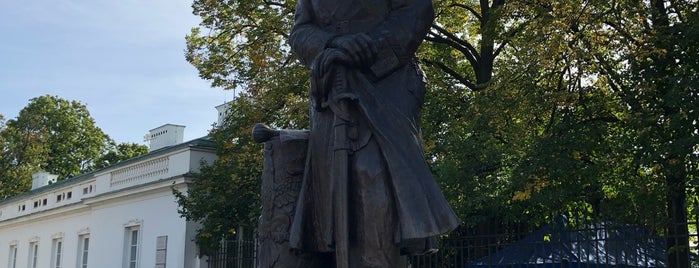 Pomnik Marszałka Piłsudskiego / Piłsudski Monument is one of Warsaw.