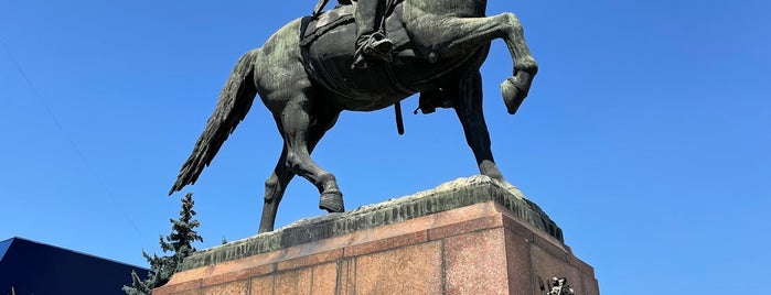 Monumentul lui Grigore Kotovski is one of Кишинёв.