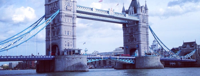 タワーブリッジ is one of London.