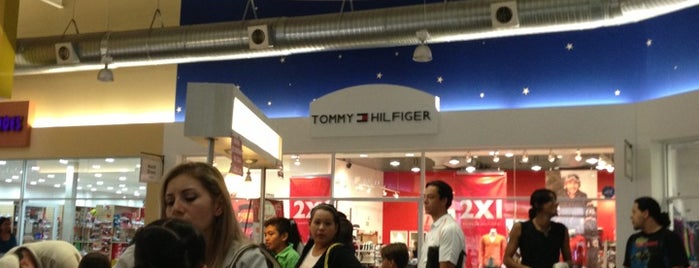 Tommy Hilfiger is one of Albertoさんのお気に入りスポット.