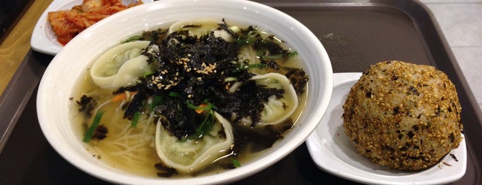수연국수 & 카레 is one of Shinchon - Food, 신촌-밥.