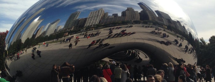 Cloud Gate by Anish Kapoor (2004) is one of Chicago.