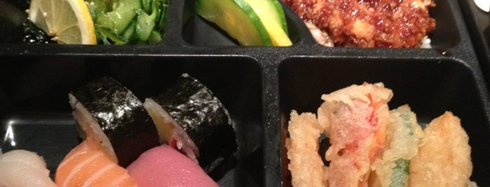 19 Sushi Bar is one of Japonês.
