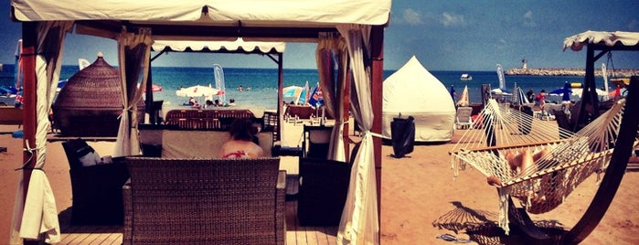 Rüya Beach Cafe is one of İstanbul Avrupa Yakası #2 🍁🍃.