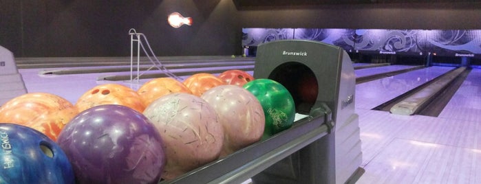 Bowling is one of Posti salvati di Carlota.