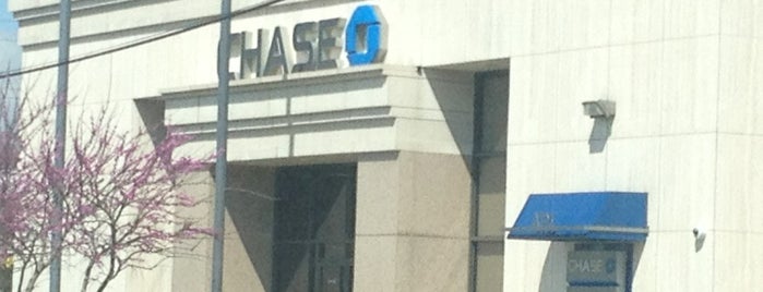 Chase Bank is one of Tempat yang Disukai Jacqueline.