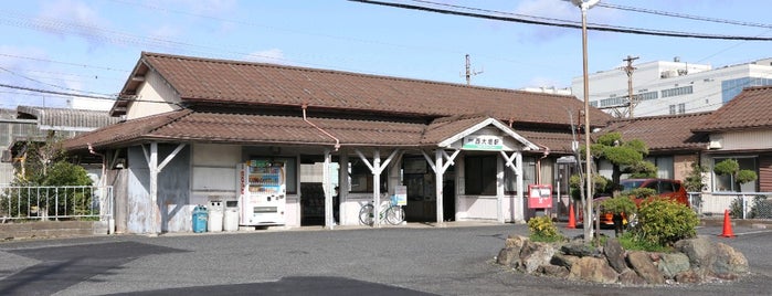 Nishi-Ōgaki Station is one of Lugares favoritos de Masahiro.