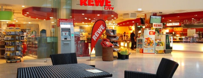 REWE CITY is one of Horacioさんのお気に入りスポット.