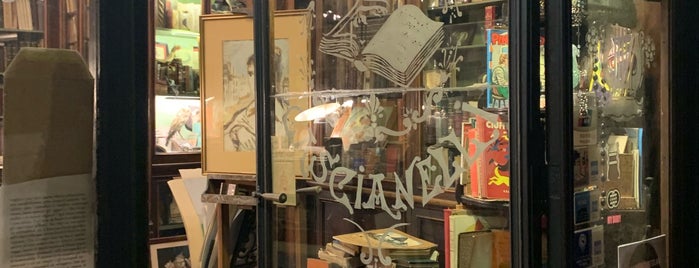 Antica Libreria Cascianeli is one of FAV♥️.