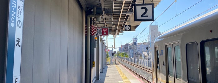 JR Noe Station is one of Locais curtidos por Hiroshi.