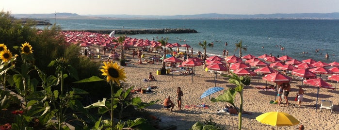 Pomorie Beach is one of Плажове.