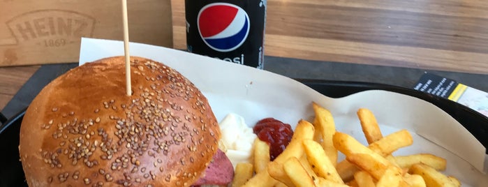 Obur-X Burger & Coffee is one of Locais salvos de 🇹🇷sedo.