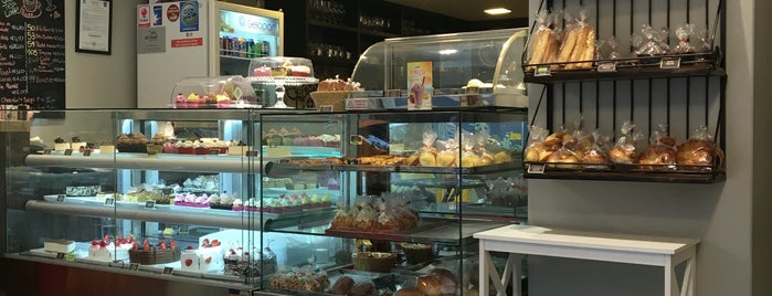 Paris Cake House is one of CTW.