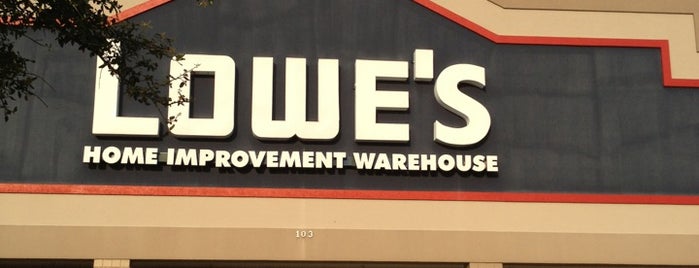 Lowe's is one of Tempat yang Disukai Steven.