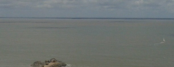 Espigão da Ponta D'Areia is one of Lugares favoritos de Maa.