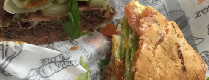Cuarto de kilo is one of The 15 Best Places for Burgers in Guadalajara.