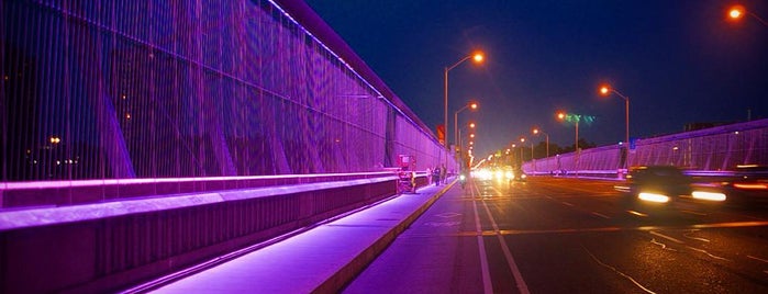 Prince Edward Viaduct is one of Must-visit Great Outdoors in Toronto.