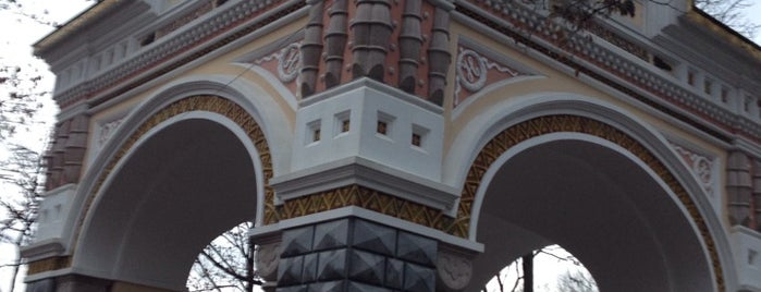 Триумфальная арка is one of Locais curtidos por 高井.