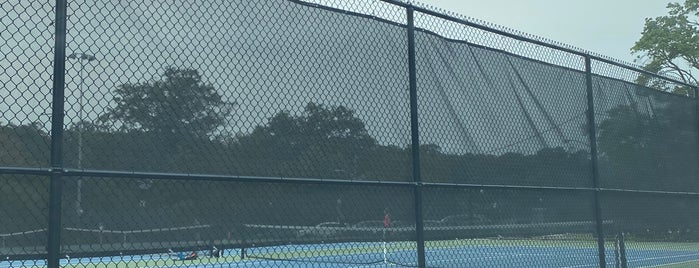 The Baird Tennis Courts is one of สถานที่ที่ Lily ถูกใจ.