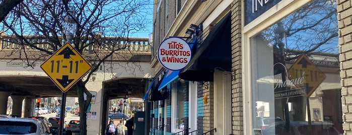 Tito's Burritos & Wings is one of สถานที่ที่บันทึกไว้ของ Lizzie.