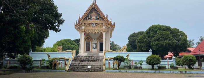 Wat Khunaram is one of Koh Samui (Thailand).