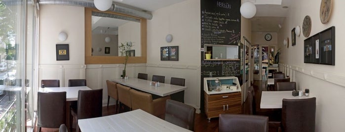 Zeytin Ağacı Cafe is one of İstanbul'da Sevgililer Günü Alternatifleri.