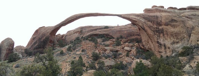 Landscape Arch is one of Lugares favoritos de Jason.