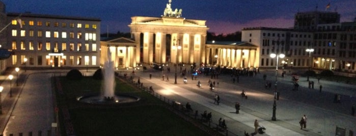 Gerbang Brandenburg is one of berlin.