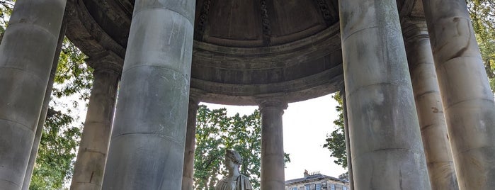 St Bernard's Well is one of Edinburgh.