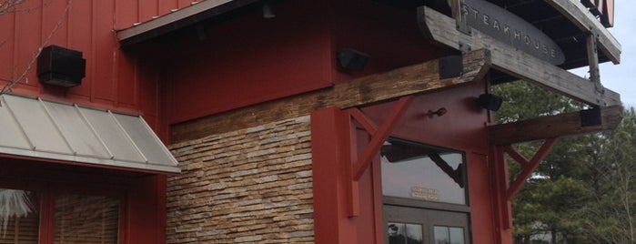 LongHorn Steakhouse is one of สถานที่ที่ Macy ถูกใจ.