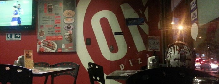 One Pizza is one of สถานที่ที่ Santiago ถูกใจ.