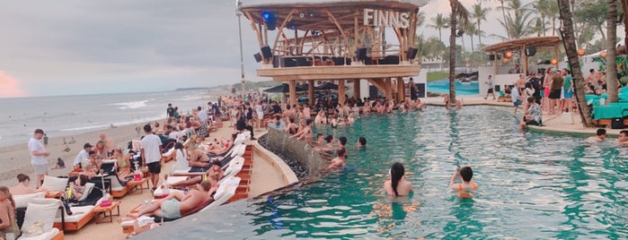Finn's Beach Club is one of สถานที่ที่บันทึกไว้ของ Rob.
