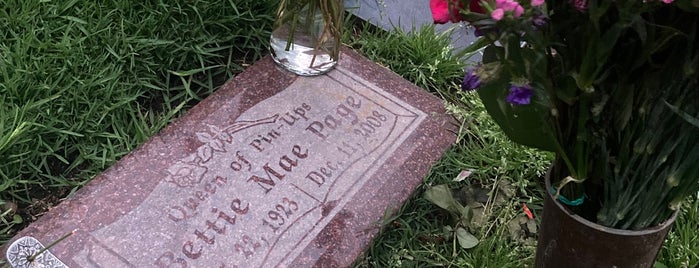 Bettie Page's Gravesite is one of Los angeles.