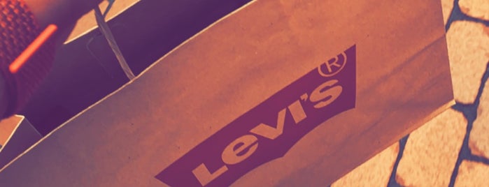 Levi's Store is one of Tempat yang Disukai Meshari.