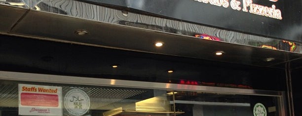 Ebeneezer's Kebabs & Pizzeria is one of Lugares guardados de Gustavo.