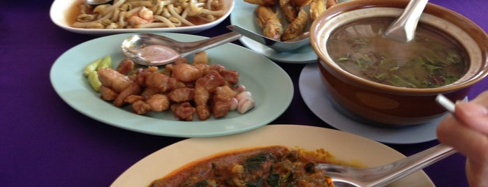 หมอมูดง is one of Phuket Foodie.