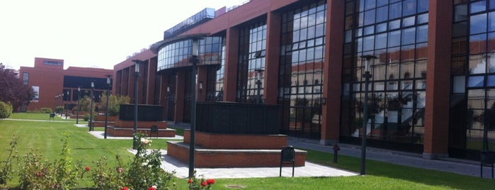 Universidad Carlos III de Madrid - Campus de Getafe is one of Orte, die John gefallen.
