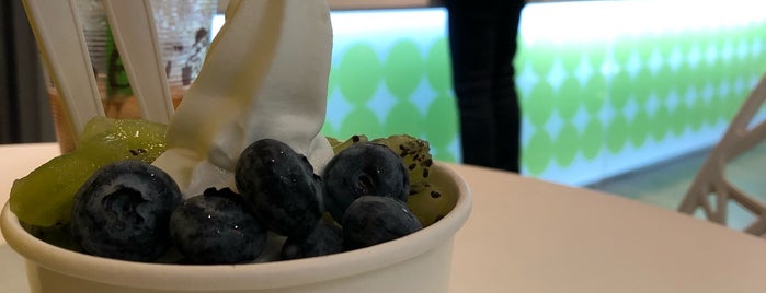 Pinkberry is one of Lugares favoritos de Nina.