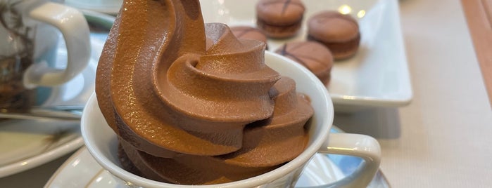 Cacao Sampaka Daimaru Umeda is one of ☕️🎂🌭 Bakery, Café, Snacks & Desserts 🌭🎂☕️.