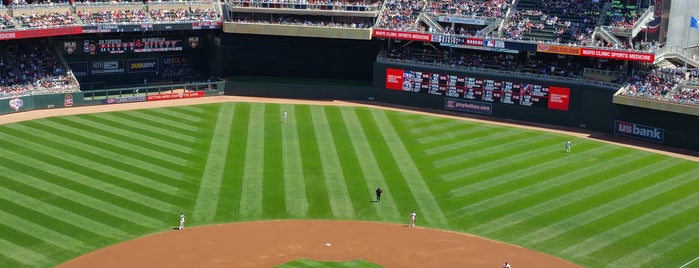 Target Field is one of Joshさんのお気に入りスポット.