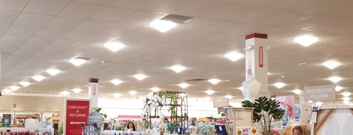 HomeGoods is one of Joshさんのお気に入りスポット.