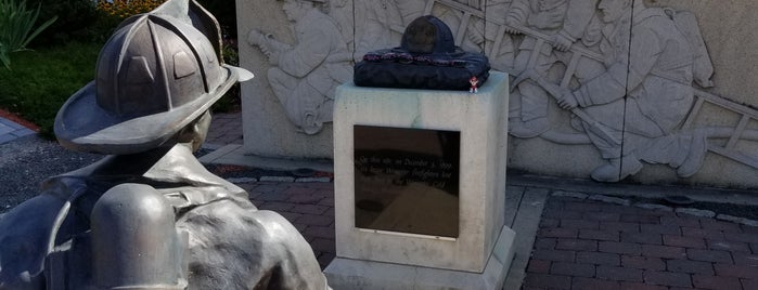 Worcester Firefighter Memorial is one of Orte, die Josh gefallen.