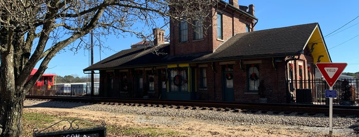 Stevenson Depot and Museum is one of Memphis and Charleston Depots.