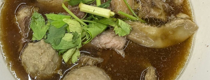 Wattana Panich is one of Beef Noodle in Bangkok.